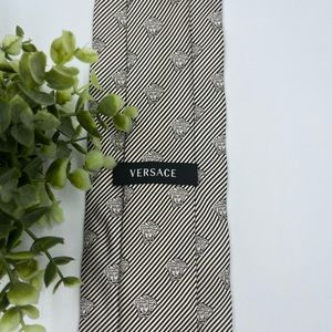 Versace 100% Silk Gray White Striped Tie Medusa Head Business Casual Office Used